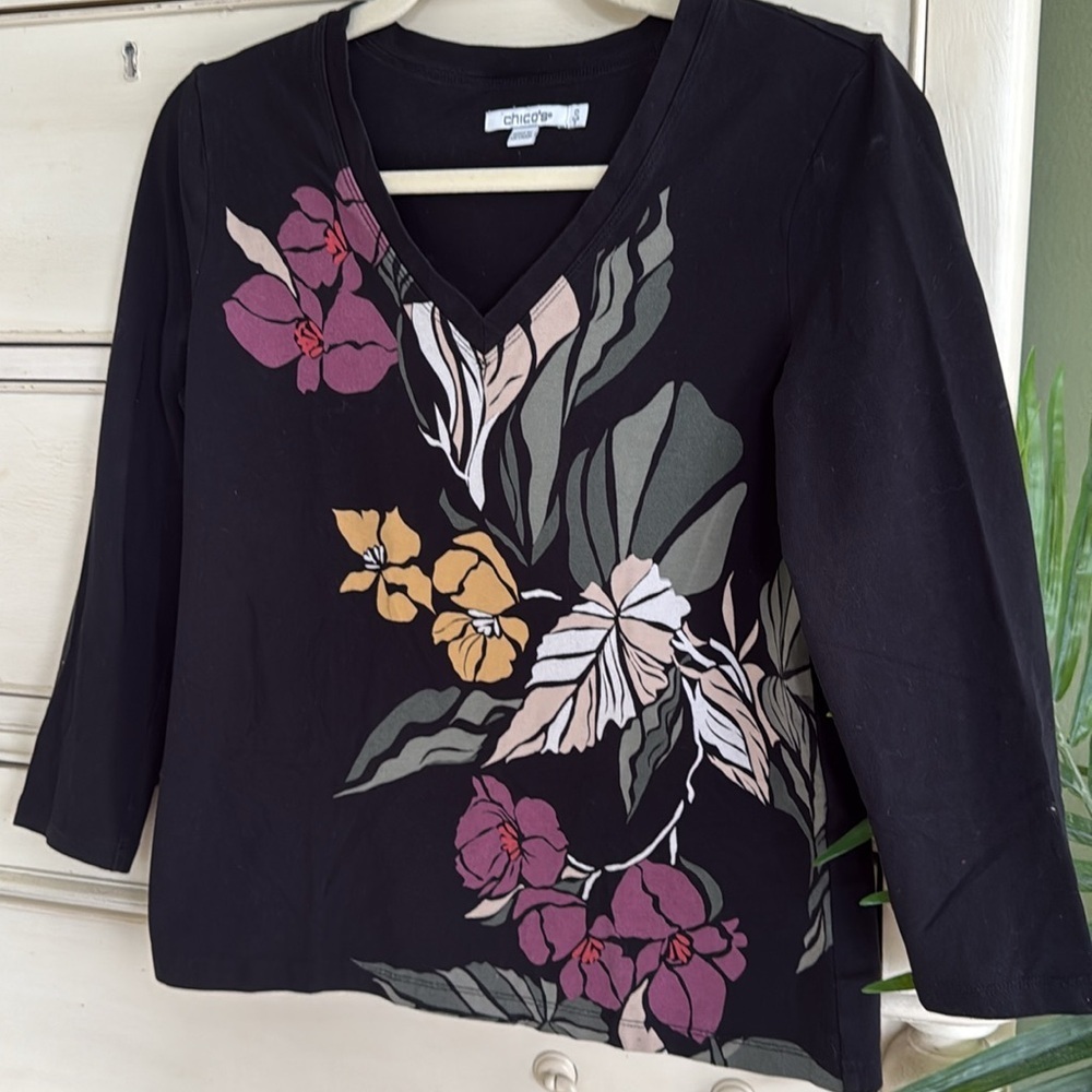 Chicos Black Floral V-Neck Top size S - Picture 2 of 6